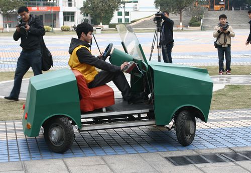 可360度原地旋转电动车